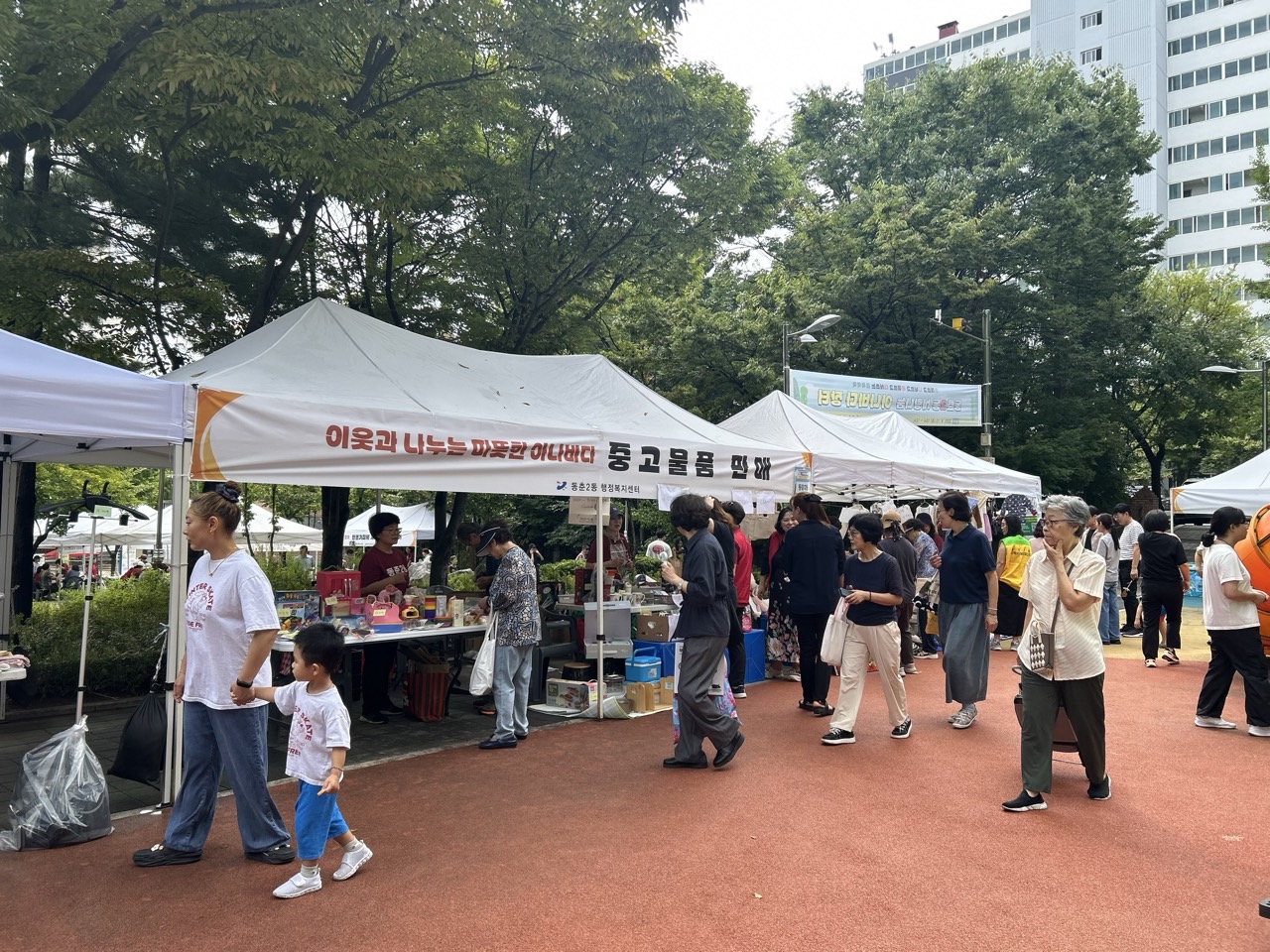 연수구는 지난 13일 지역 공동체 화합과 문화 활성화를 위한 다양한 동별 축제와 행사를 잇달아 개최했다